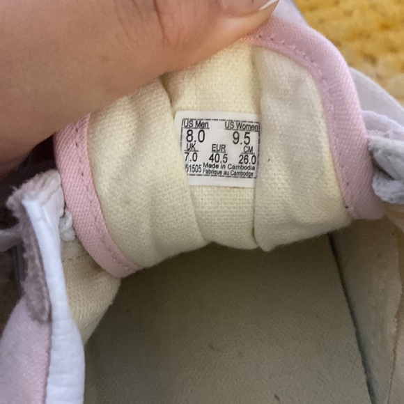 9 1/2 pink and white vans - Picture 4 of 4